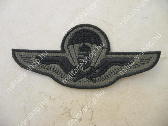 magyar katonai ruházat felszerelés katonai bolt üzlet military shop army shop army store budapest salgótarján opfor felvarró magyar katonai felvarrók deszantos ejtőernyős desszantos mellkas felvarró zöld fekete