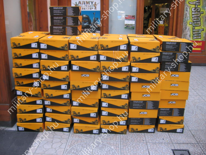 jcb katonai bakancs munkavédelmi bakancs surranó ruházat felszerelés  katonai bolt üzlet army shop store military shop store in  budapest