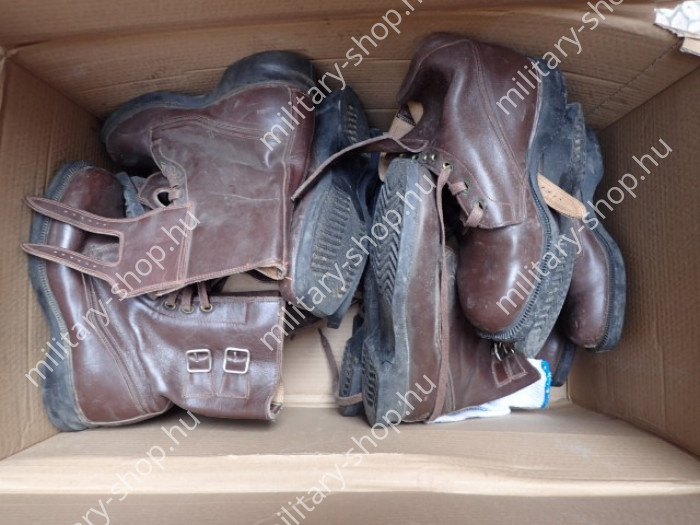 magyar katonai bakancs surranó legénységi bakancs 65m 65 m 85m 85 m  katonai gyakorló bakancs katonai bolt üzlet army shop store military shop store  in budapest használt katonai bakancs