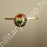 magyar katonai felvarró magyar sapka fém jelzés trikolor jelzés katonai bolt üzlet military shop store army shop store budapest magyar katonai felvarrók deszantos ejtőernyős desszantos mellkas osztályjelzés deszantos ejtőernyős felvarró