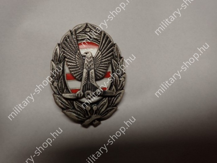 vezérkari akadémia nemzetvédelmi egyetem szolnoki repülőtiszti főiskola mellkas fém jelzés magyar katonai ruházat felszerelés katonai bolt üzlet military shop army shop army store in budapest magyar katonai felvarrók deszantos ejtőernyős deszantos mellkas