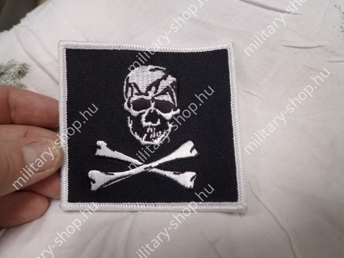 francia idegenlégió sapka booney kalap kepi  jolly rogers felvarró hátizsák  gyakorló nadrág zubbony sapka kepi cce hátizsák ruházat felszerelés bakancs katonai bolt üzlet army shop store military shop store in  budapest