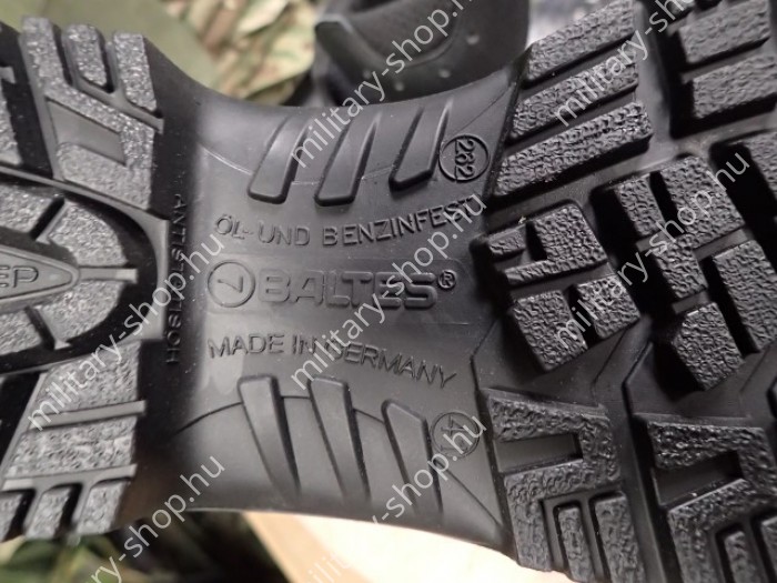 német usa angol baltes tengerész tűzoltó csizma katonai csizma bakancs surranó katonai bolt üzlet surplus army shop store military shop store in budapest