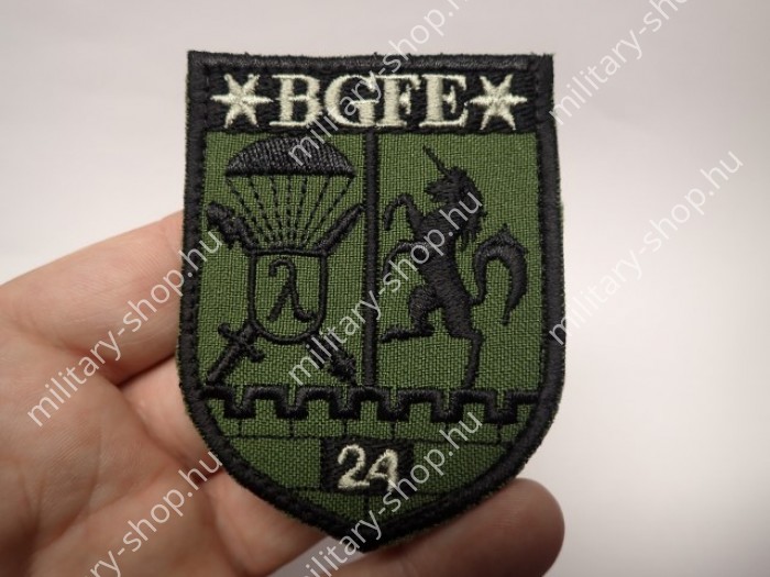 34.bornemisza gergely felderítő zászlóalj ezred magyar karpajzs felvarró zöld fekete katonai bolt üzlet military shop store in budapest bw bundeswehr amerikai magyar katonai ruházat felszerelés mh magyar honvédség magyar katonai felvarró karpajzs felderít
